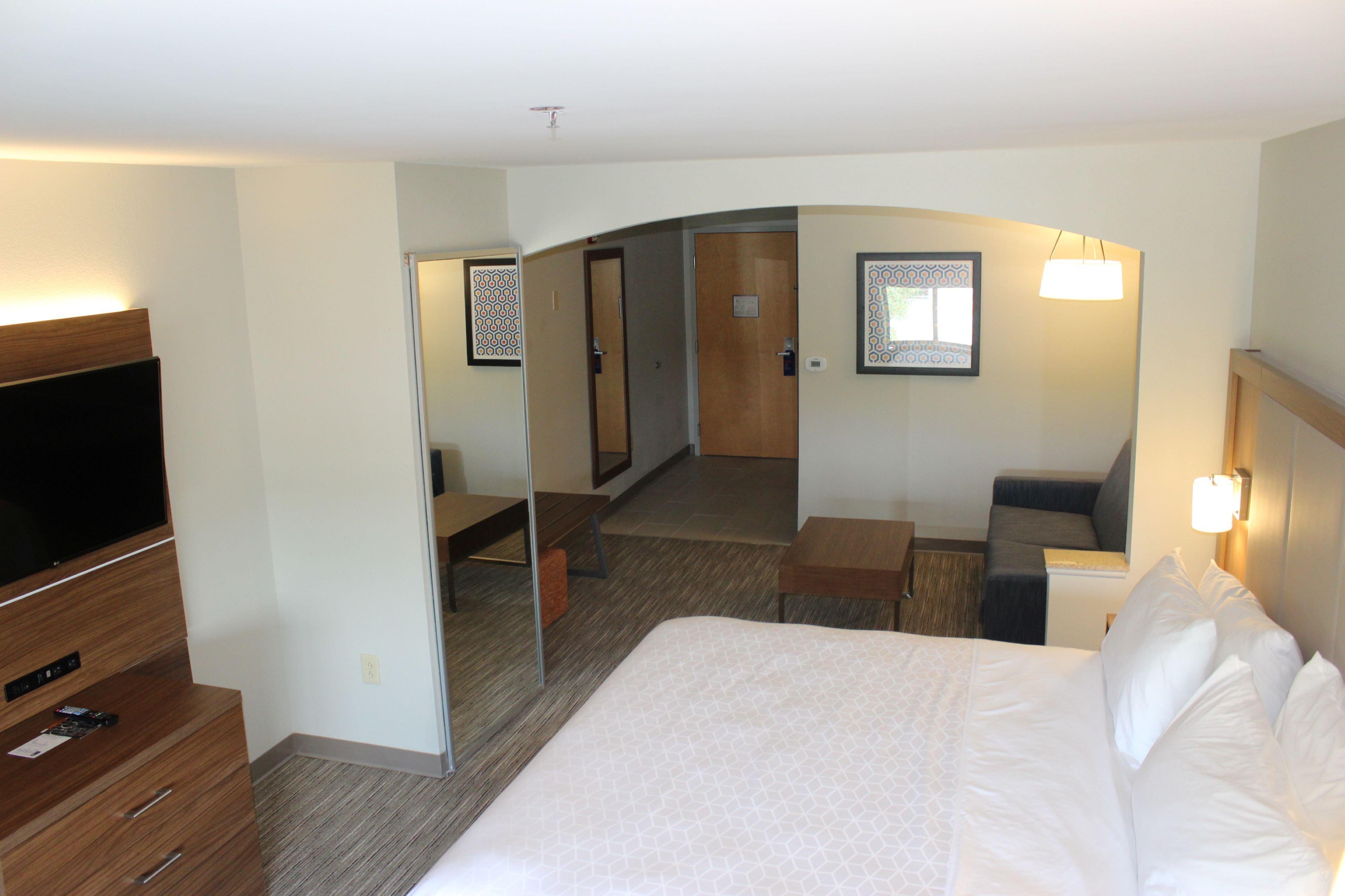 Holiday Inn Express Forest City By Ihg מראה חיצוני תמונה