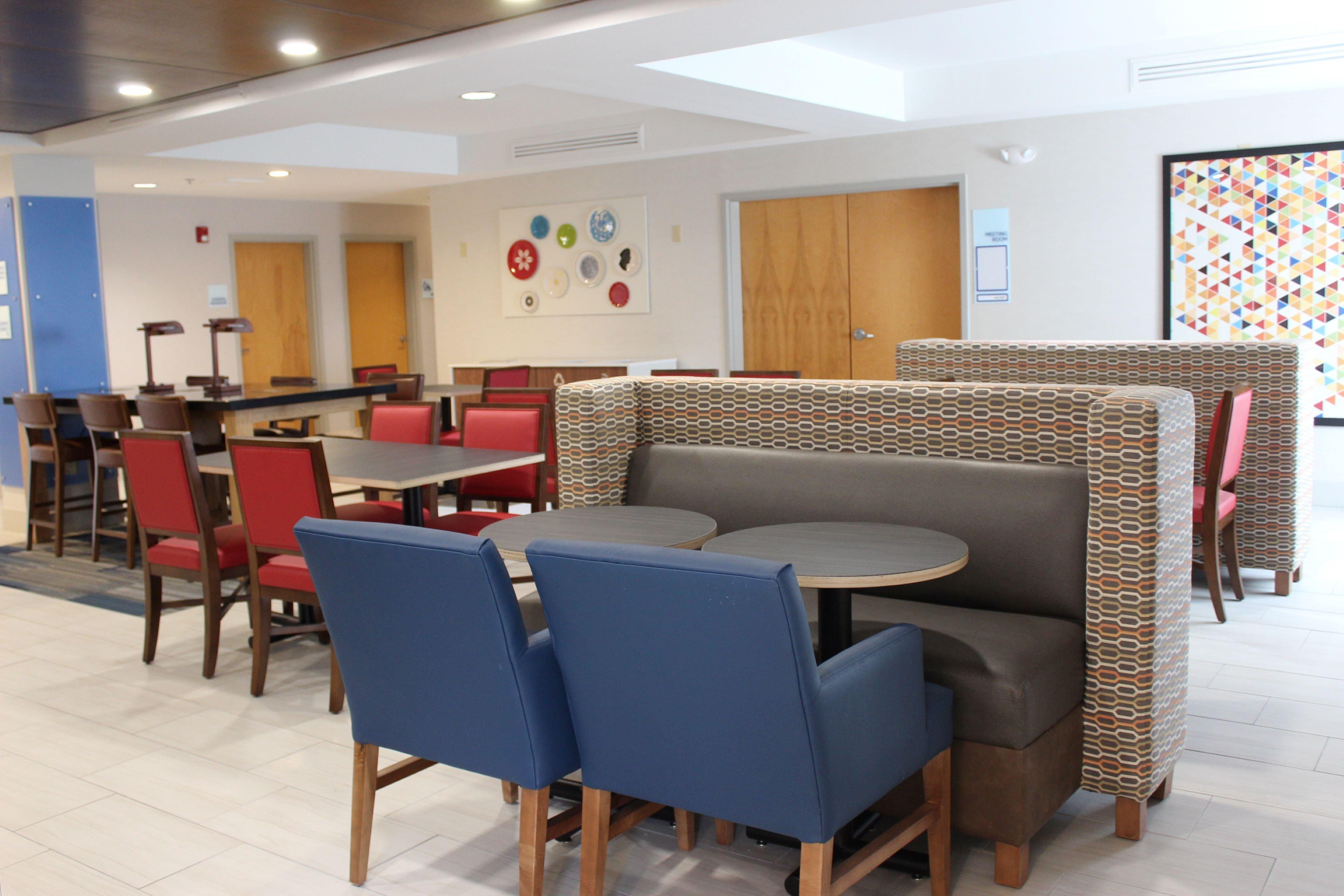 Holiday Inn Express Forest City By Ihg מראה חיצוני תמונה