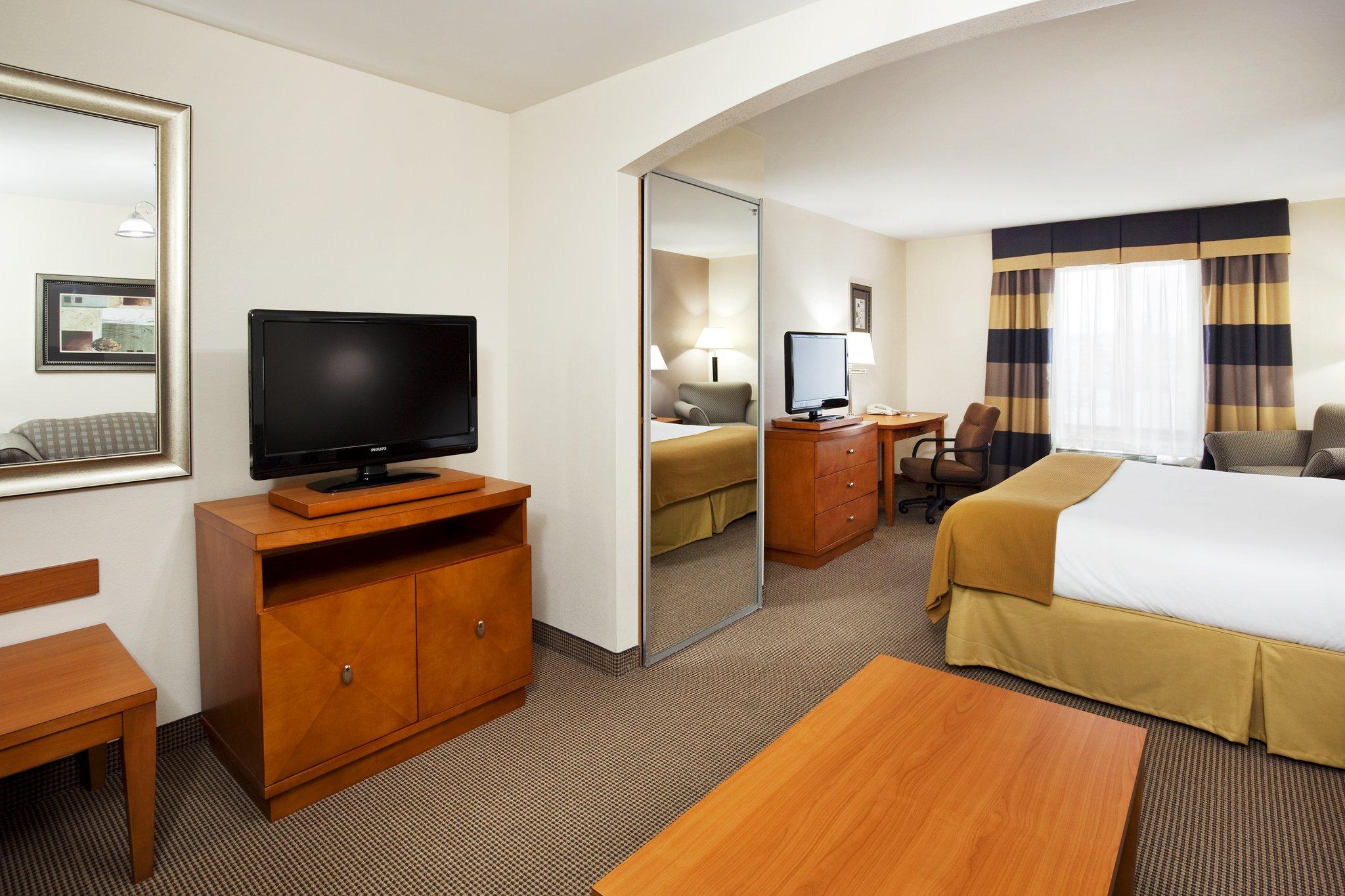 Holiday Inn Express Forest City By Ihg חדר תמונה