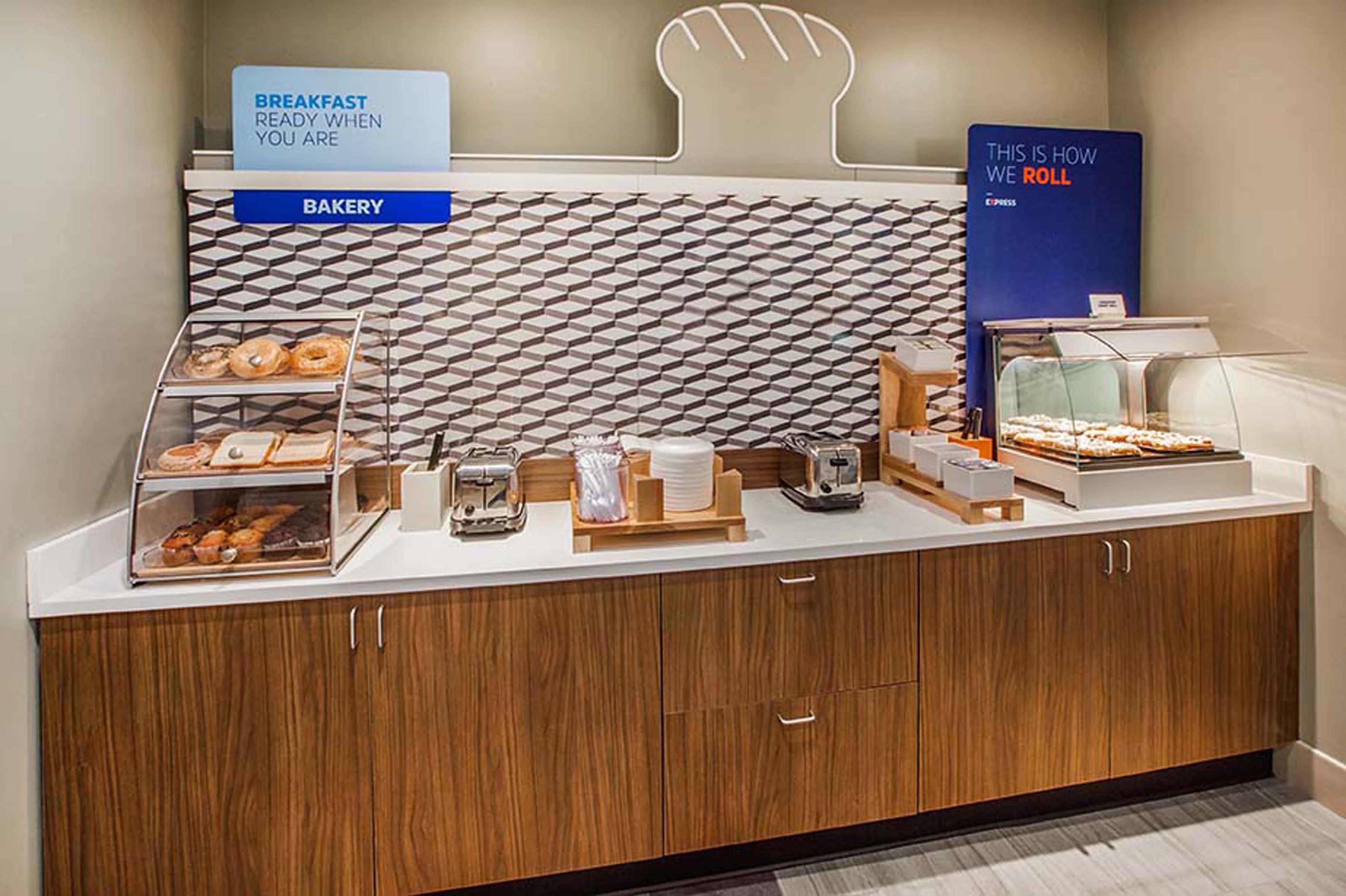 Holiday Inn Express Forest City By Ihg מראה חיצוני תמונה