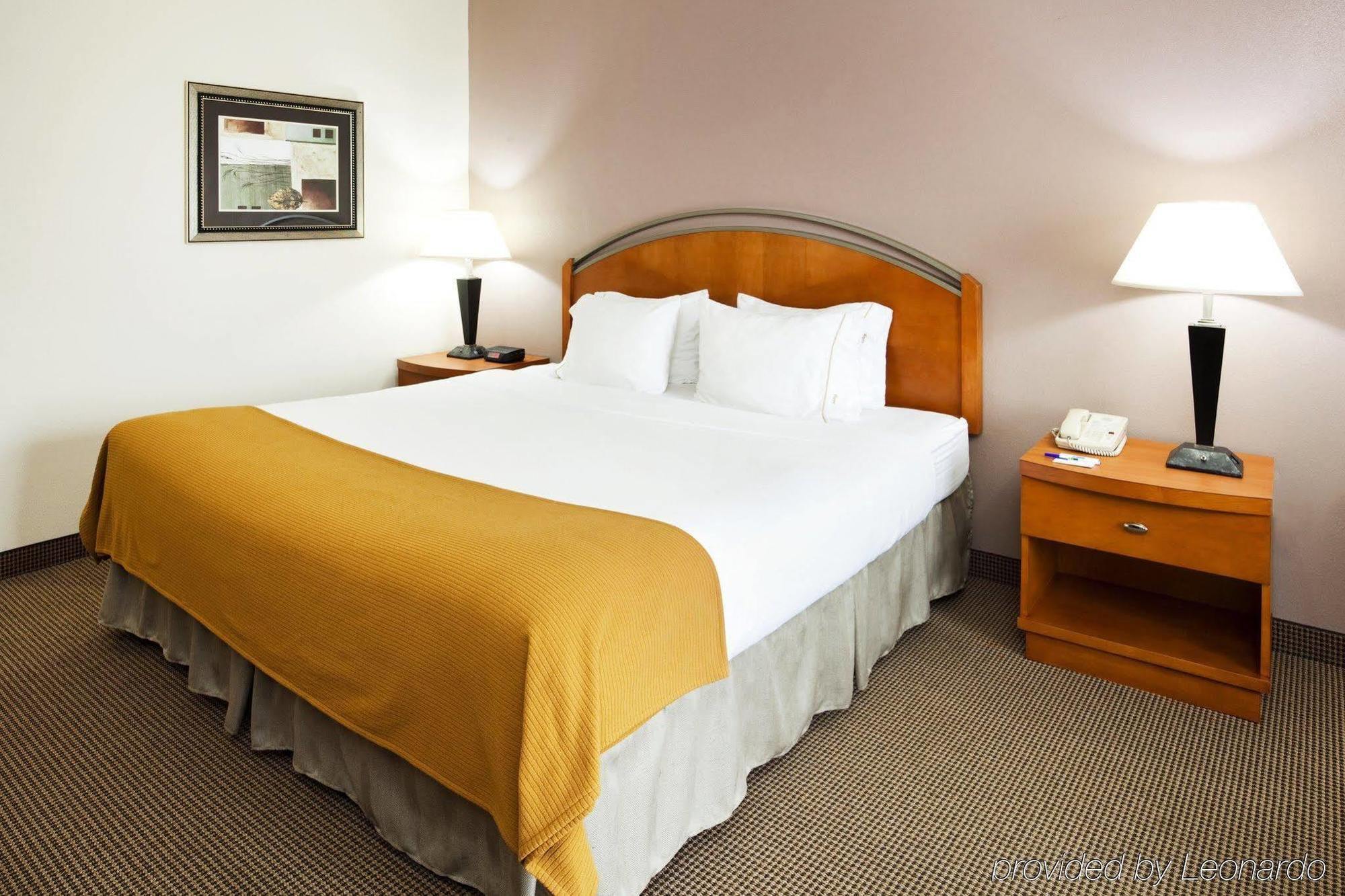 Holiday Inn Express Forest City By Ihg מראה חיצוני תמונה